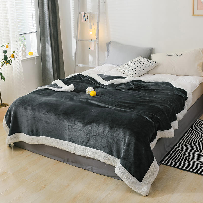 Coral Blanket King Bed Dark grey&White