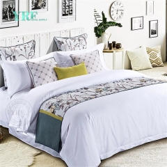 Corredor da cama de folha do hotel