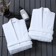 Conjunto de roupão de banho branco macio