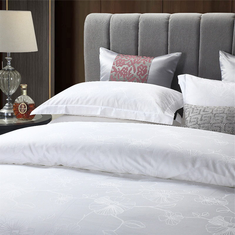 Quais precauções devem ser tomadas ao lavar tecidos de viscose em roupas de cama de hotel?