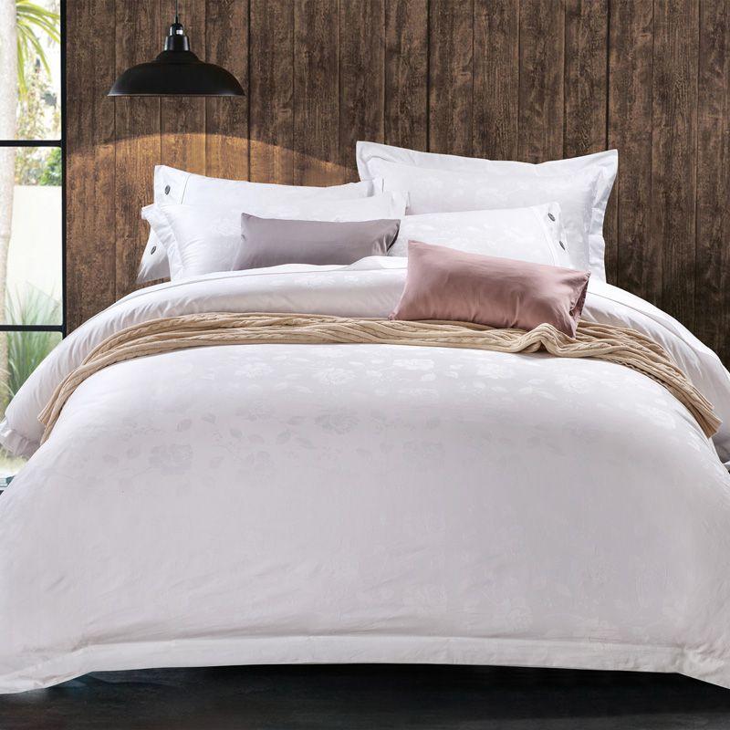 Como limpar lençóis brancos de hotel?