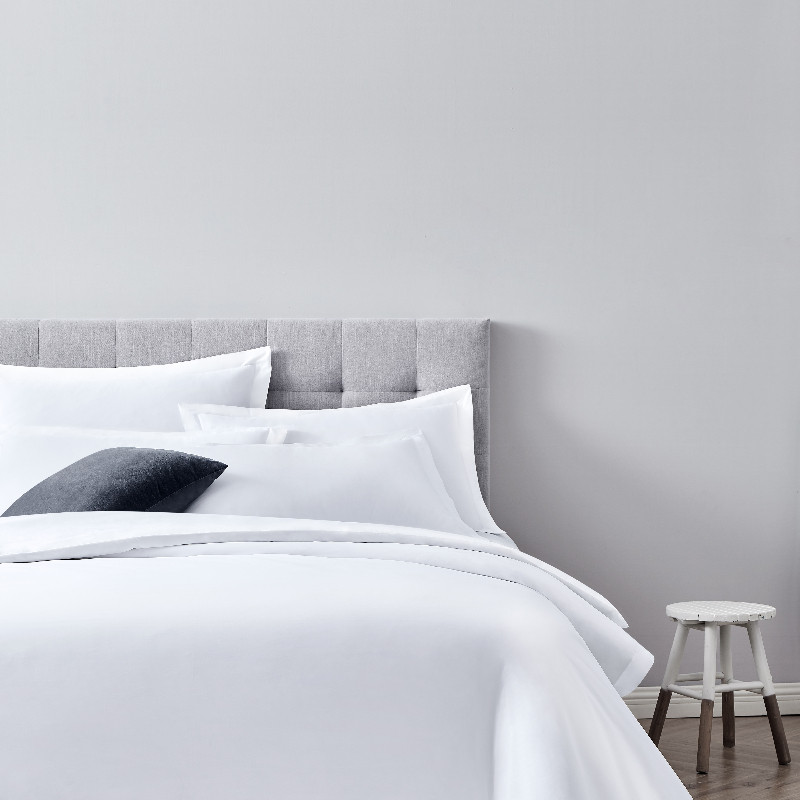 Por que os lençóis do hotel são apenas brancos? E não de outras cores?