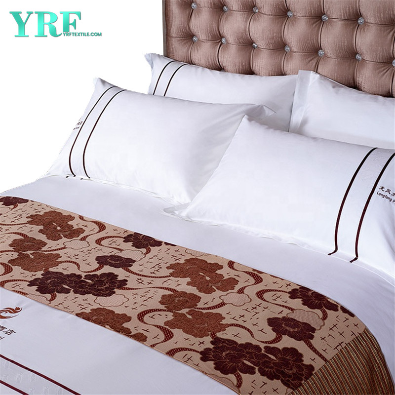 O que faz com que a roupa de cama do hotel fique amarela?